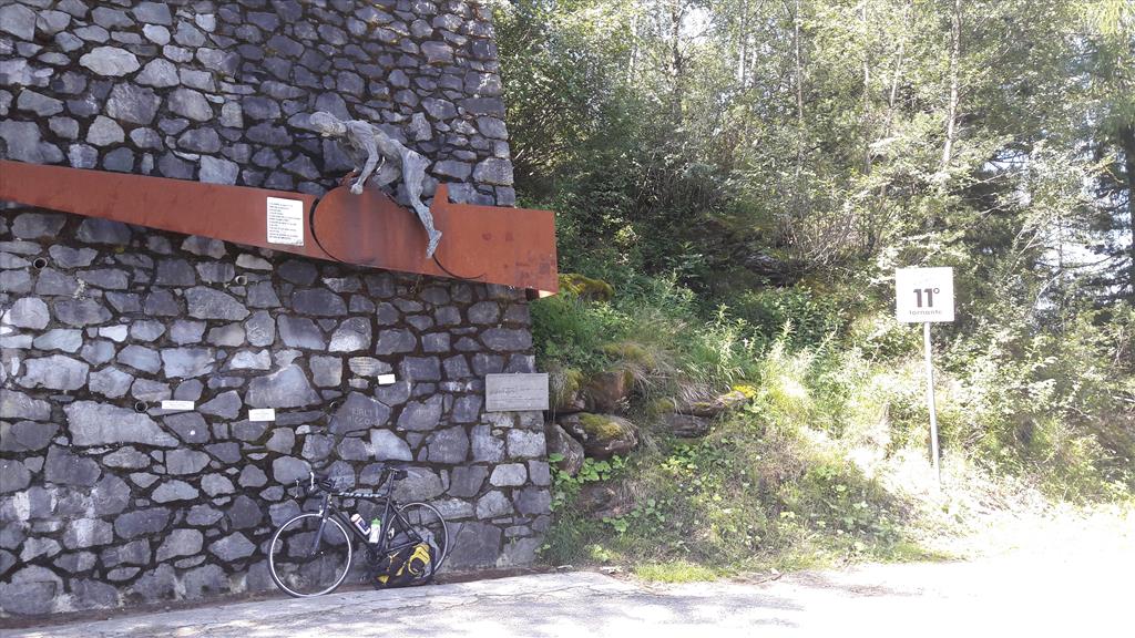 Il Monumento dedicato a Marco Pantani sul Mortirolo