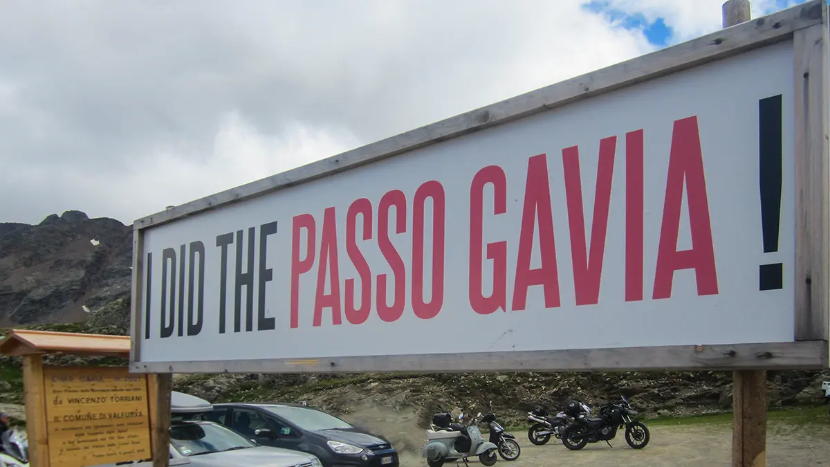 cartello sul passo Gavia